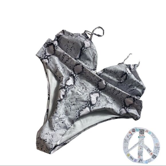 $5$ add on item$ Snakeskin print bikini. Size large. Untagged - Picture 1 of 7
